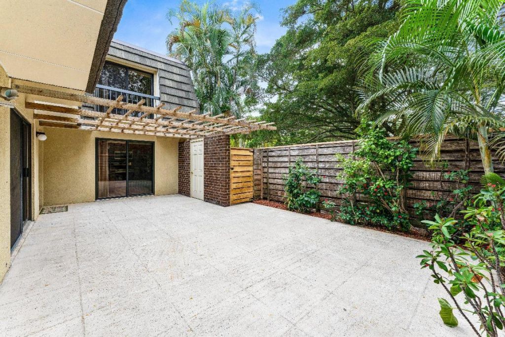 108 1st Terrace, Palm Beach Gardens, FL 33418 Photo