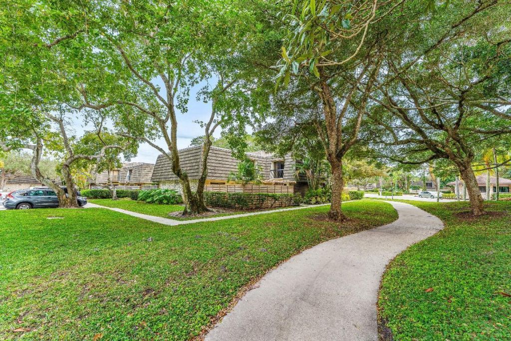 108 1st Terrace, Palm Beach Gardens, FL 33418 Photo