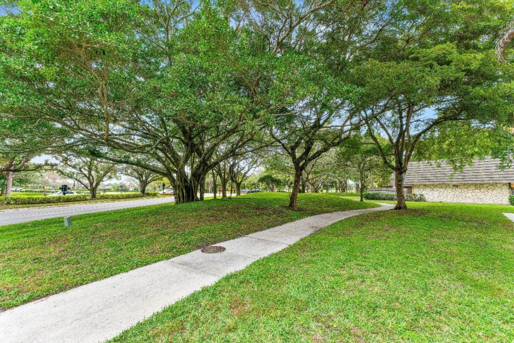 108 1st Terrace, Palm Beach Gardens, FL 33418 Photo