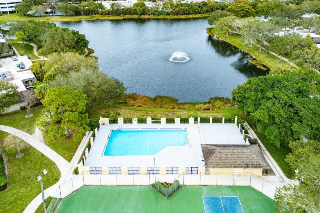 108 1st Terrace, Palm Beach Gardens, FL 33418 Photo