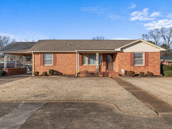 707 Tuxedo Ave, Muscle Shoals, AL