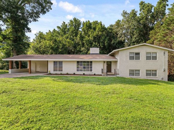 105 Fountain St, Sheffield, AL 35660