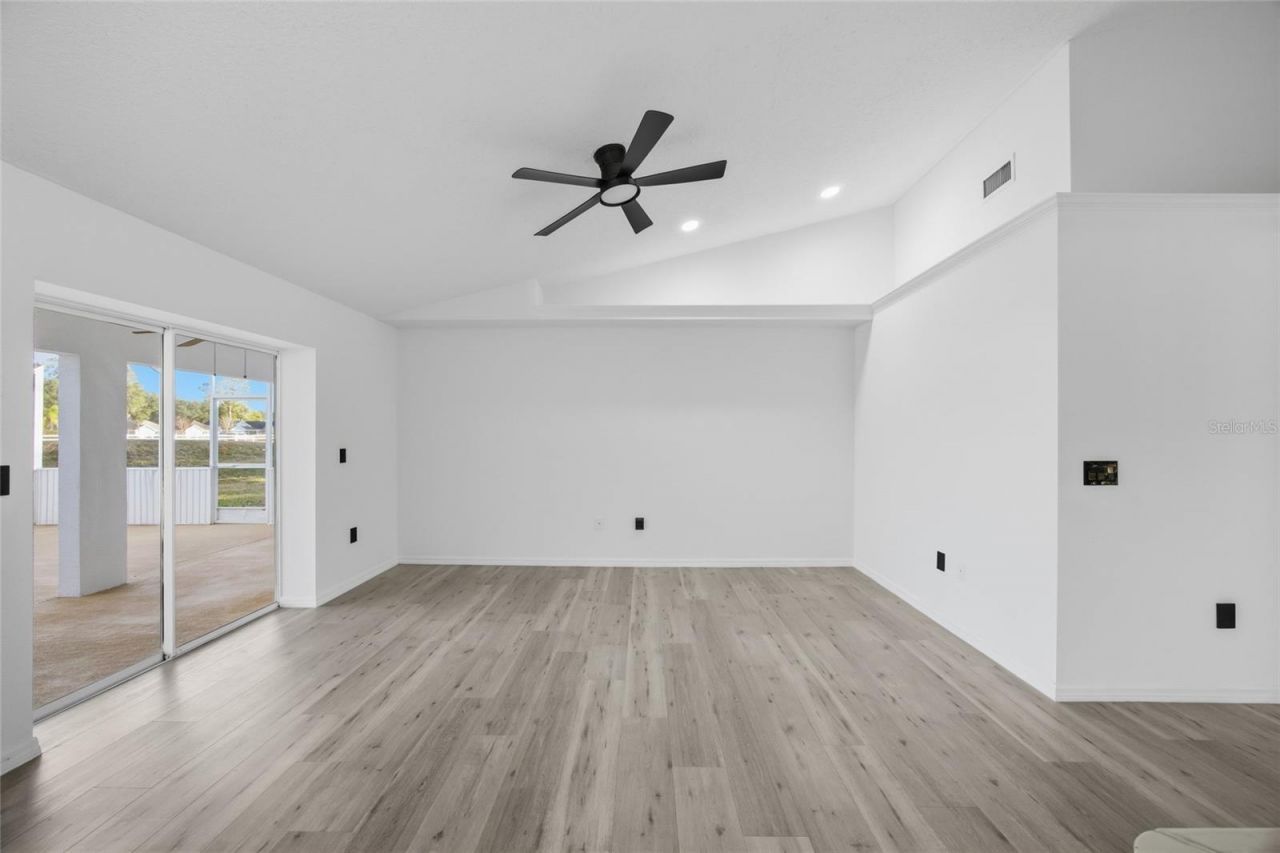 6302 Silver Oaks Drive, Zephyrhills, FL 33542 Photo