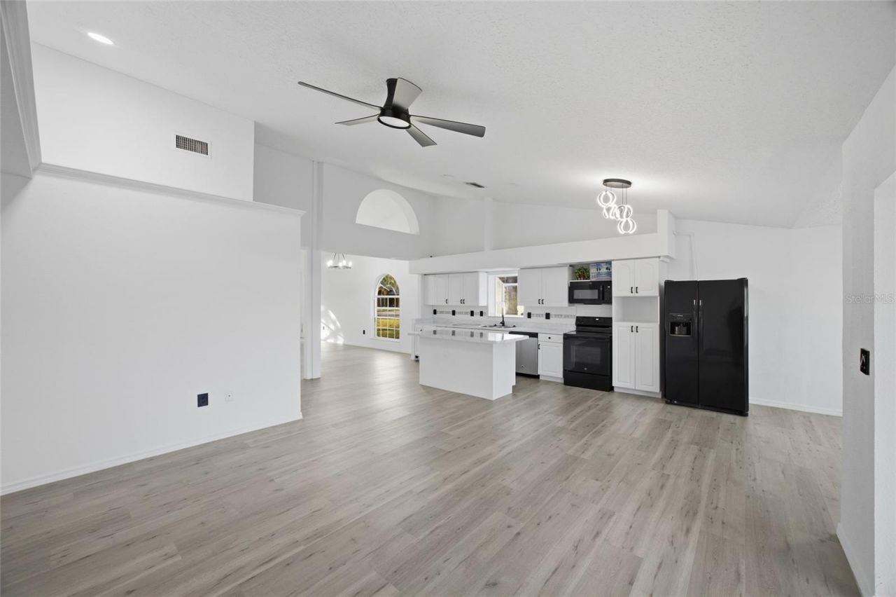 6302 Silver Oaks Drive, Zephyrhills, FL 33542 Photo