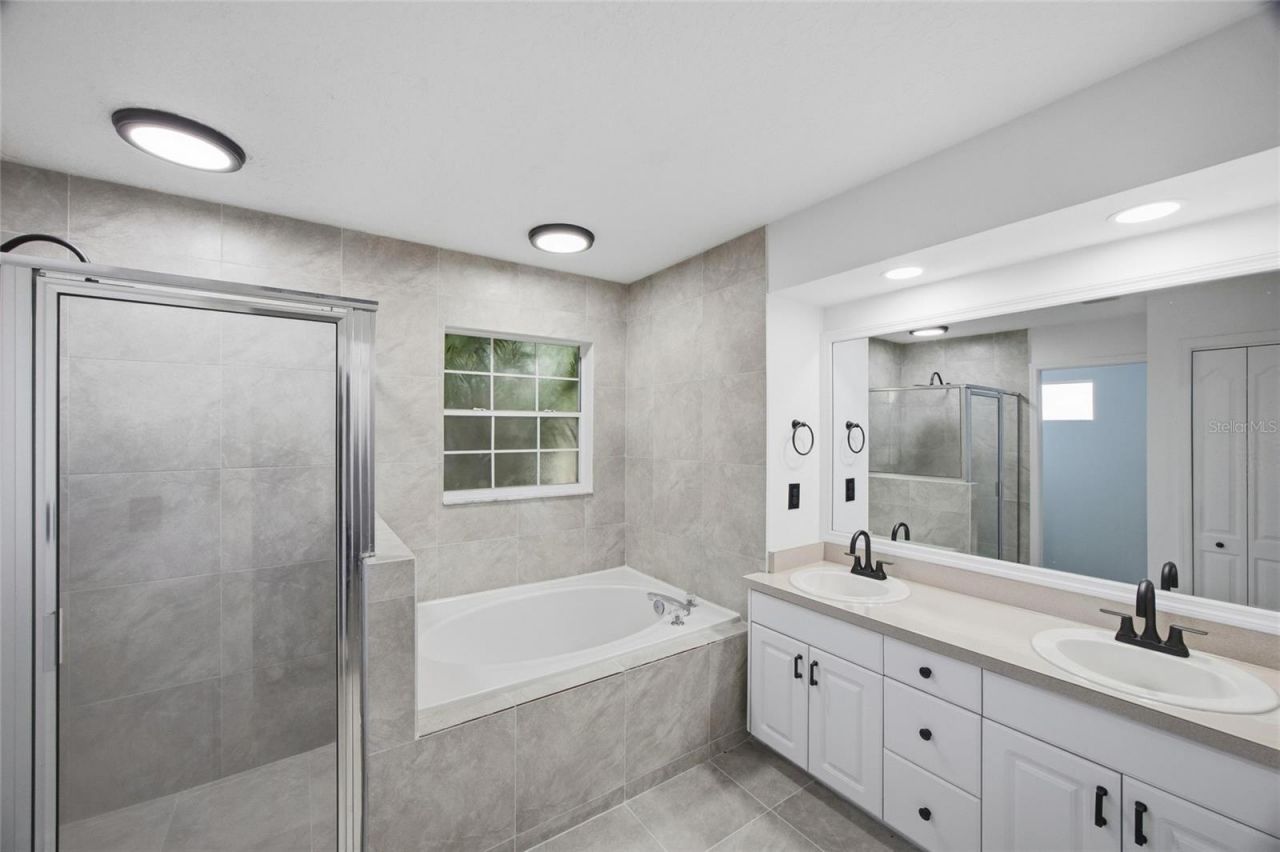 6302 Silver Oaks Drive, Zephyrhills, FL 33542 Photo