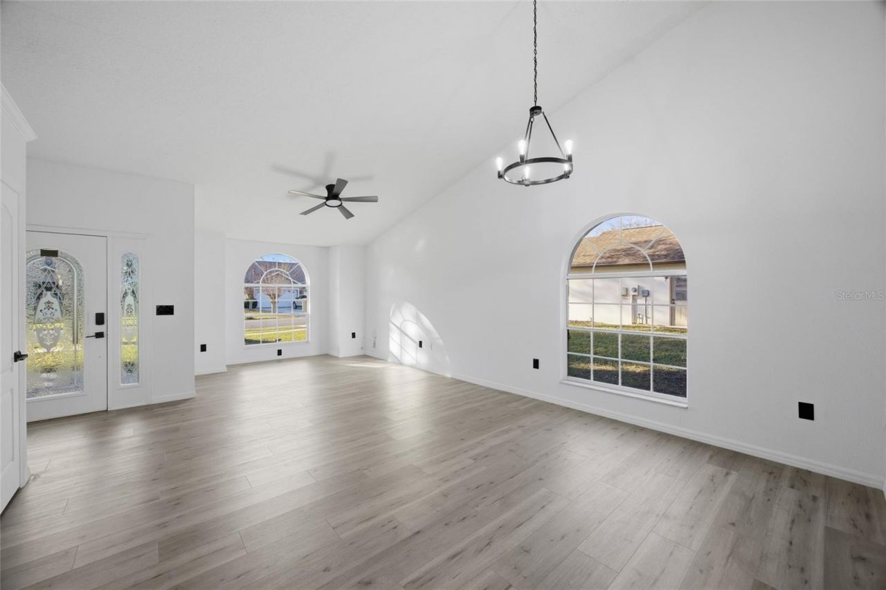 6302 Silver Oaks Drive, Zephyrhills, FL 33542 Photo