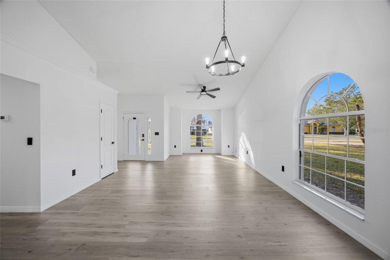 6302 Silver Oaks Drive, Zephyrhills, FL 33542 Photo