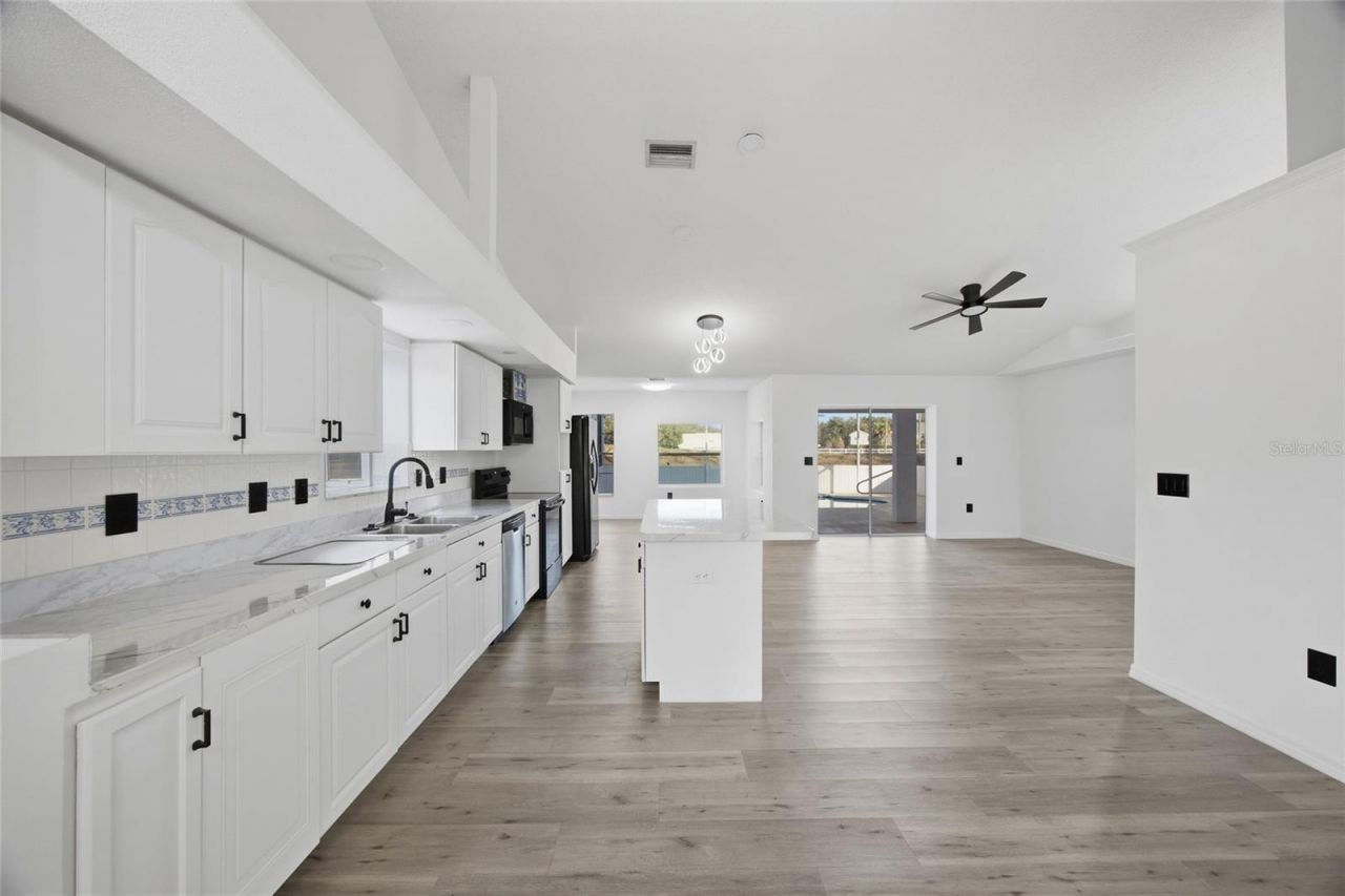 6302 Silver Oaks Drive, Zephyrhills, FL 33542 Photo