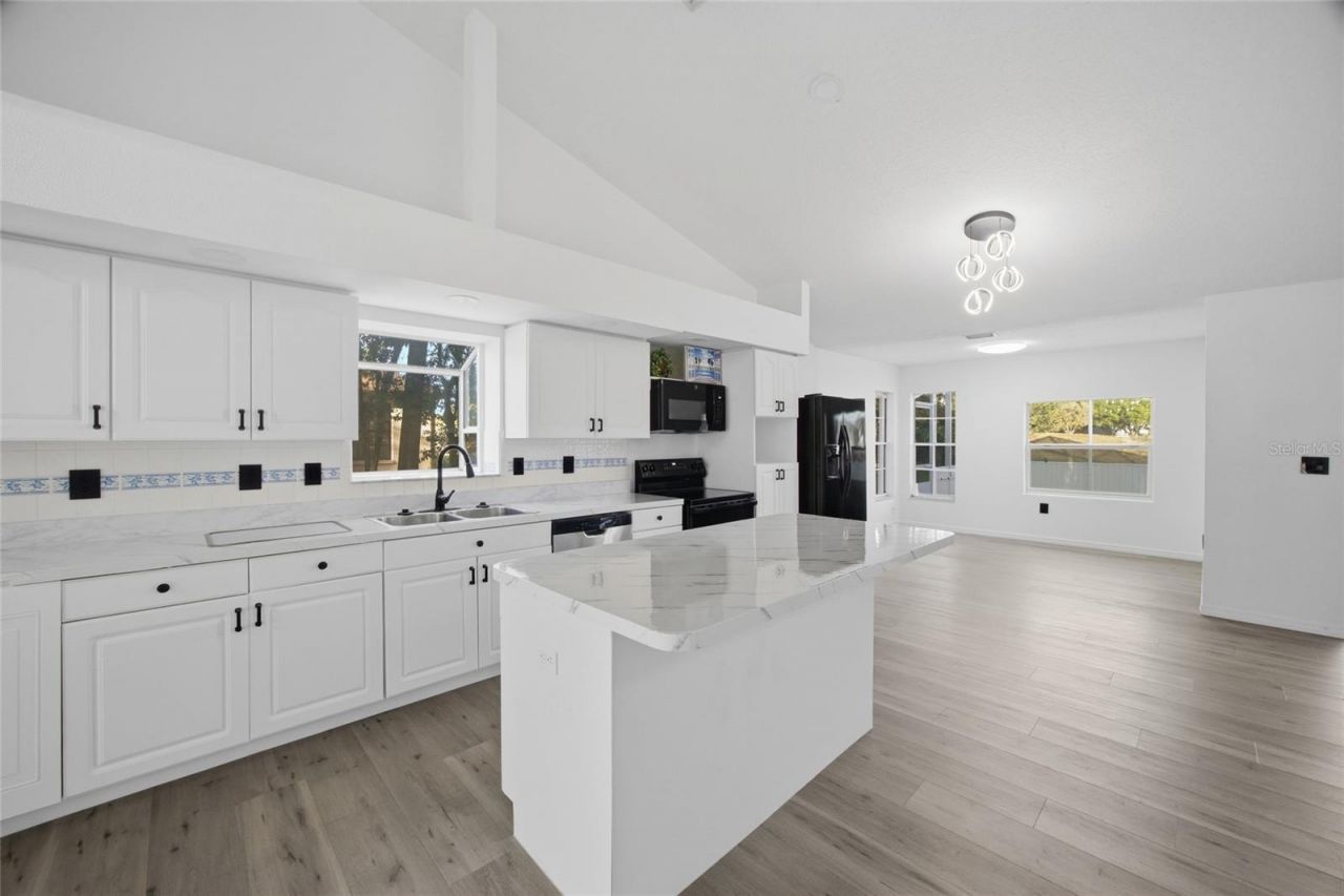 6302 Silver Oaks Drive, Zephyrhills, FL 33542 Photo