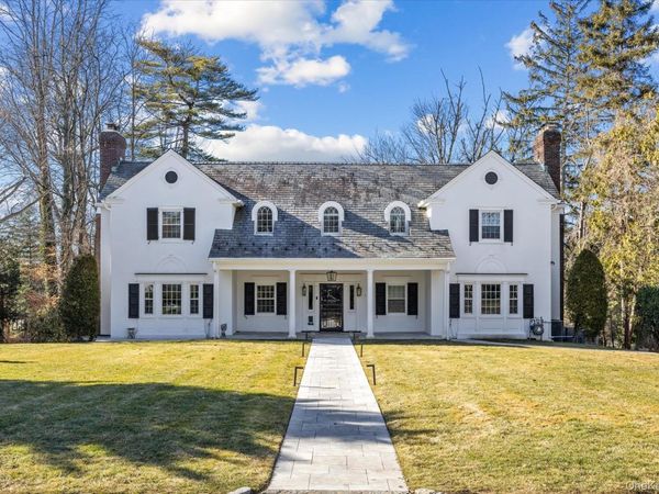 30 Wildwood Drive, Great Neck, NY 11024