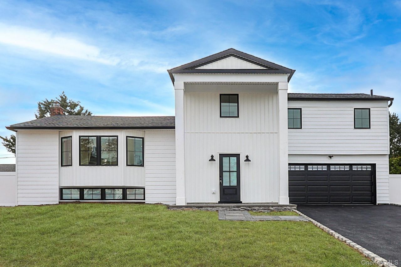 92 Kings Walk, Massapequa Park, NY 11762 Main Photo