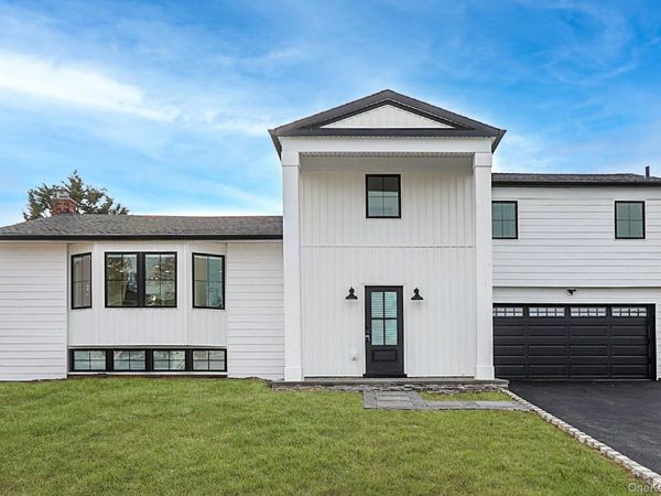 92 Kings Walk, Massapequa Park, NY 11762