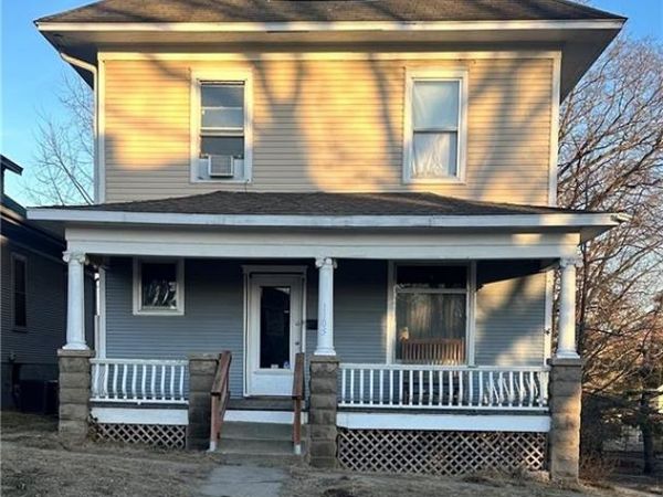 1105 S 15th Street, St Joseph, MO 64503
