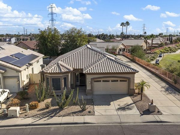 18247 N COYOTE LAKES Parkway, Surprise, AZ 85378