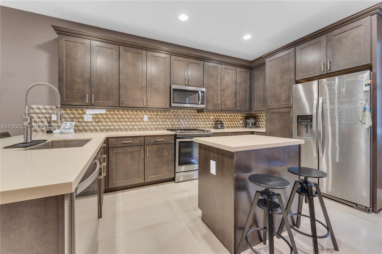 11537 SW 13th Ct, Pembroke Pines, FL 33025 Photo