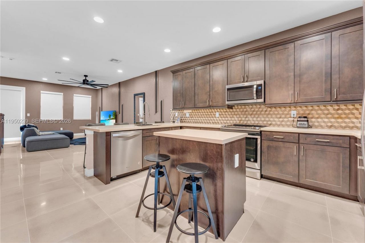 11537 SW 13th Ct, Pembroke Pines, FL 33025 Photo