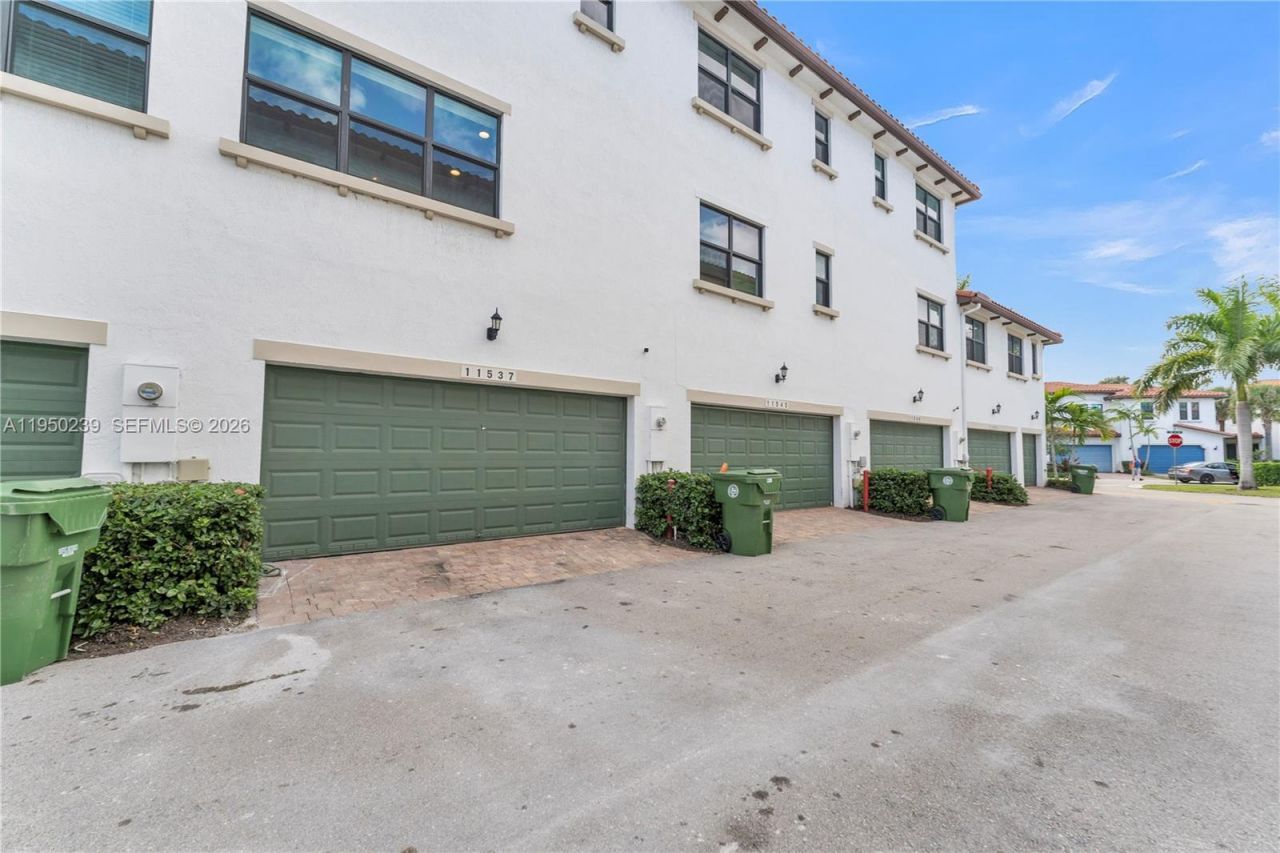 11537 SW 13th Ct, Pembroke Pines, FL 33025 Photo