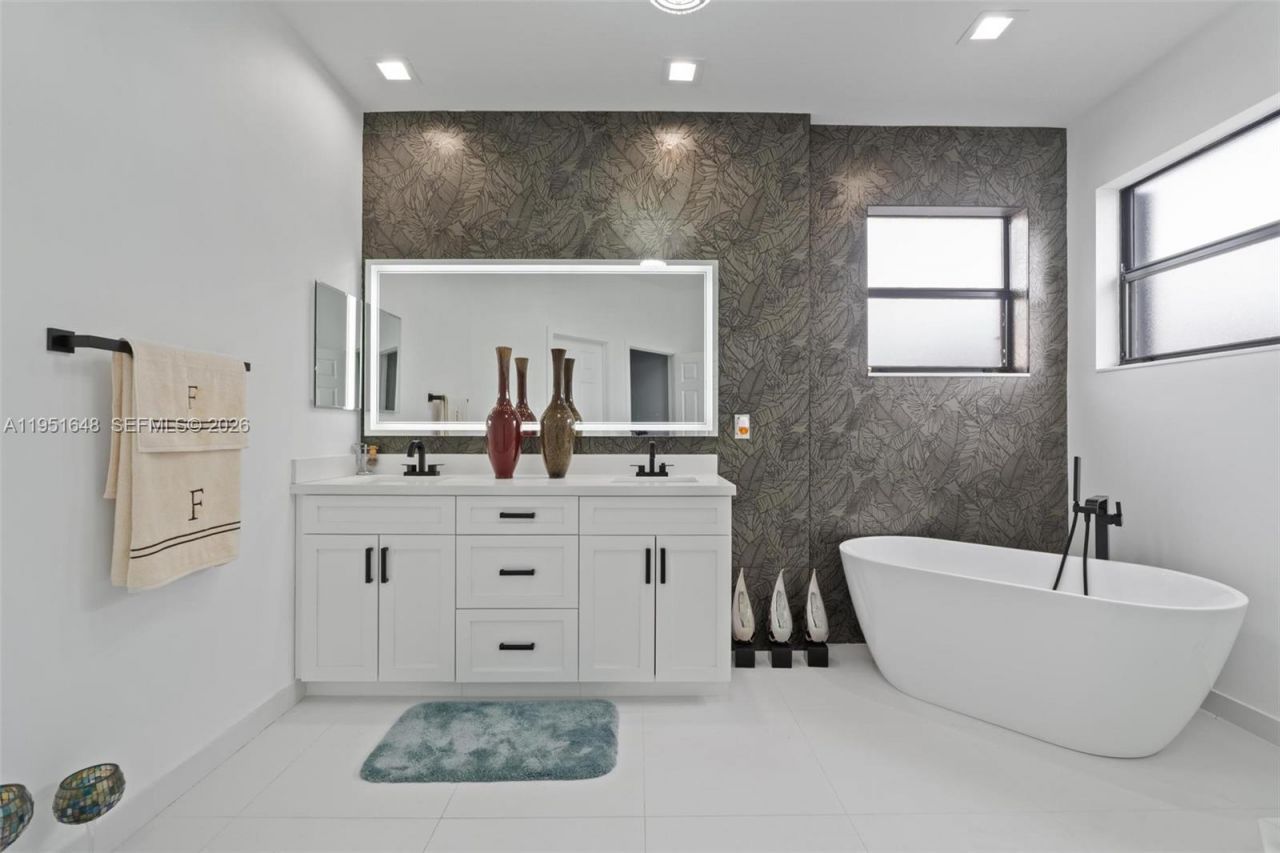 3521 W 92nd Pl, Hialeah, FL 33018 Photo