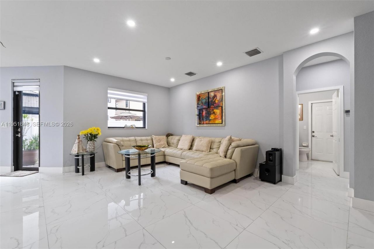 3521 W 92nd Pl, Hialeah, FL 33018 Photo