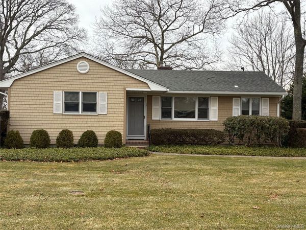 17 Whiting Road, East Quogue, NY 11942