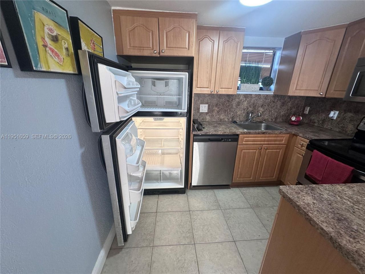 8290 Lake Dr, Unit 502, Doral, FL 33166 Photo