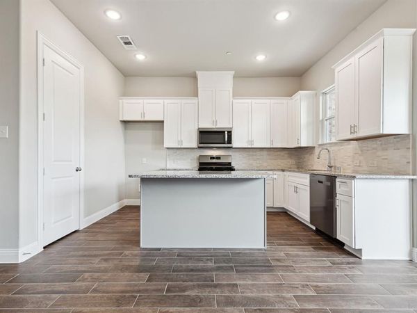 548 Hutchinson Lane, Lewisville, TX 75077