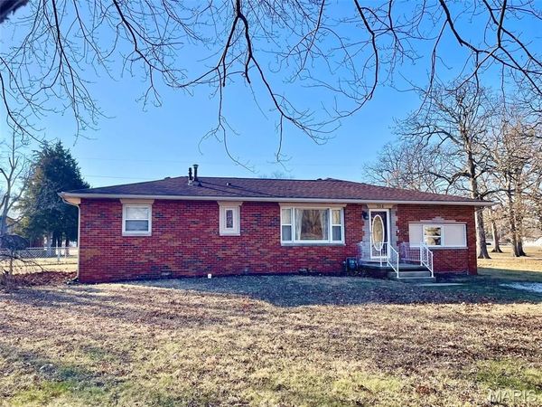 704 N Sawyer Street, Wilsonville, IL 62093