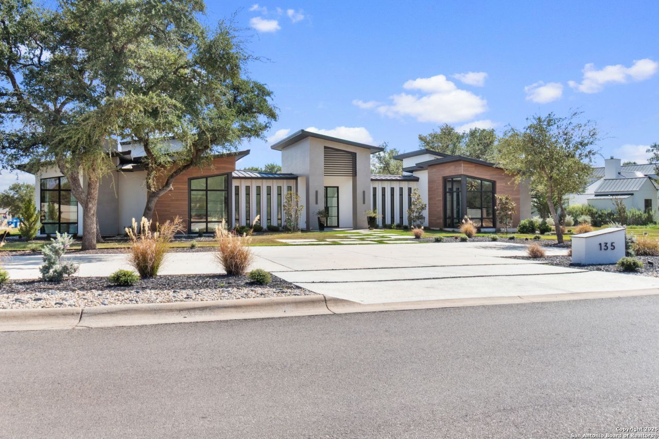 135 Whittingham, San Antonio, TX 78231 Main Photo