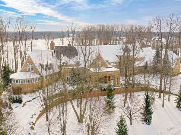 545 Bristol Drive, Aurora, OH 44202