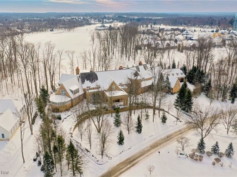 545 Bristol Drive, Aurora, OH 44202 Photo 2