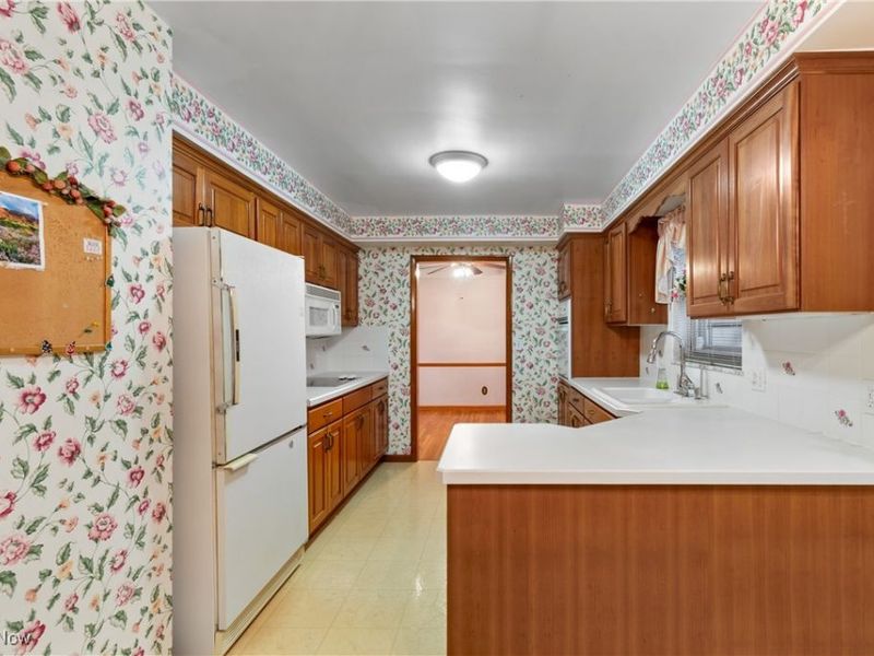 4464 W 224th Street, Fairview Park, OH 44126 Photo 10