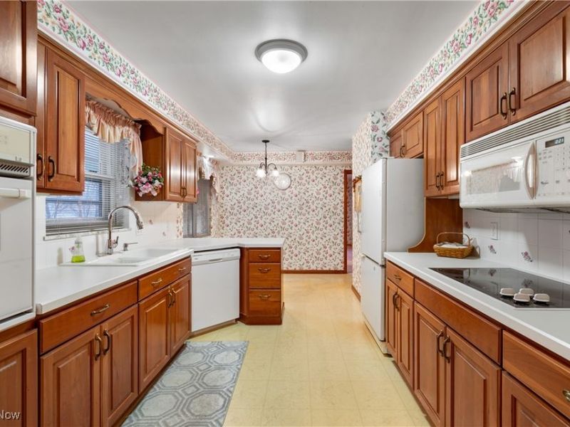 4464 W 224th Street, Fairview Park, OH 44126 Photo 12