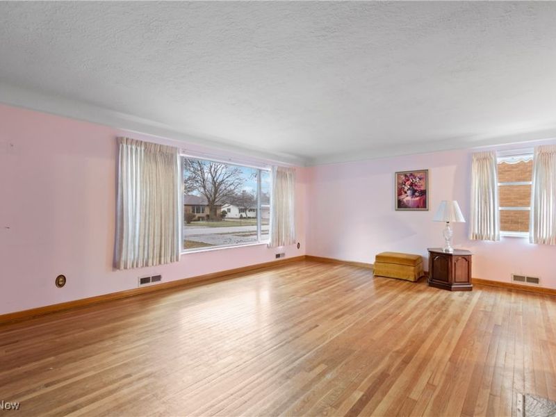 4464 W 224th Street, Fairview Park, OH 44126 Photo 4