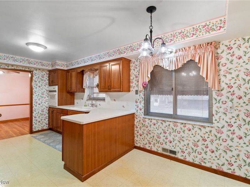 4464 W 224th Street, Fairview Park, OH 44126 Photo 9