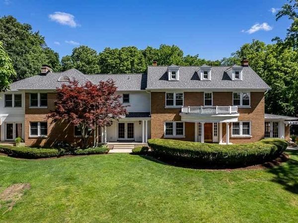 2716 Spring Creek Road, Rockford, IL 61107