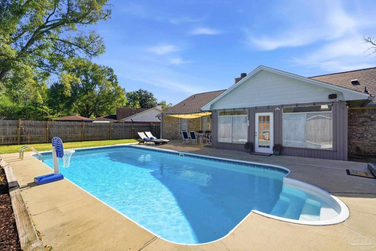 1809 Donegal Dr, Cantonment, FL 32533 Main Photo