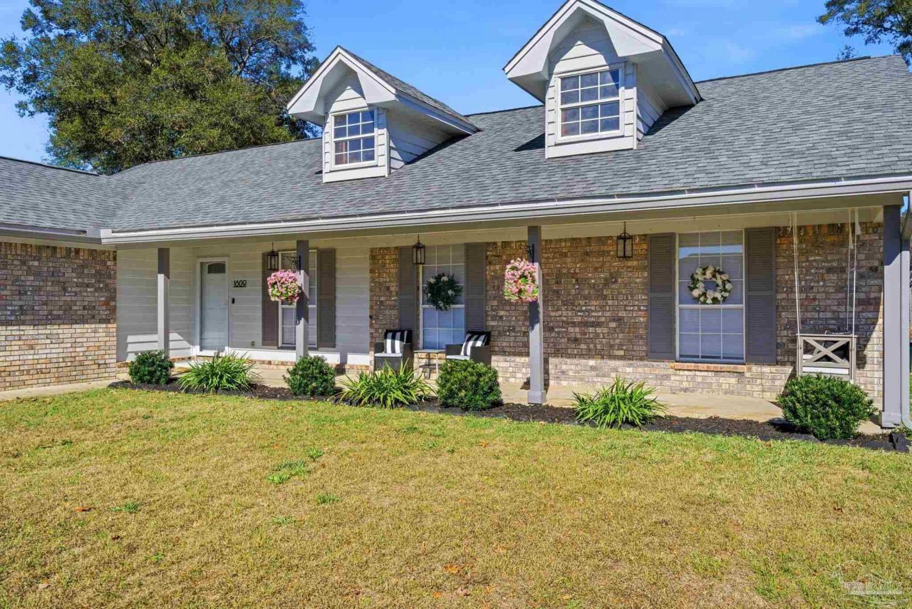 1809 Donegal Dr, Cantonment, FL 32533 Main Photo