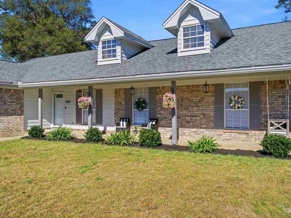 1809 Donegal Dr, Cantonment, FL 32533