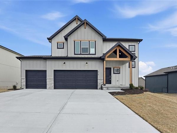 415 Woodview Drive, Raymore, MO 64083