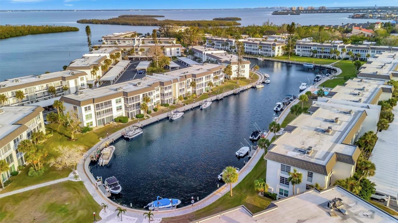 4310 Falmouth Drive, Unit 102, Longboat Key, FL 34228 Photo