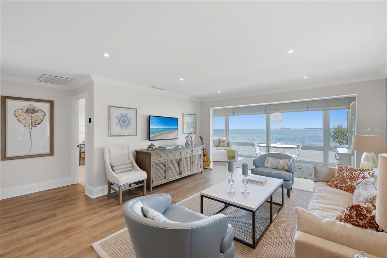 600 Manatee Avenue, Unit 210, Holmes Beach, FL 34217 Photo