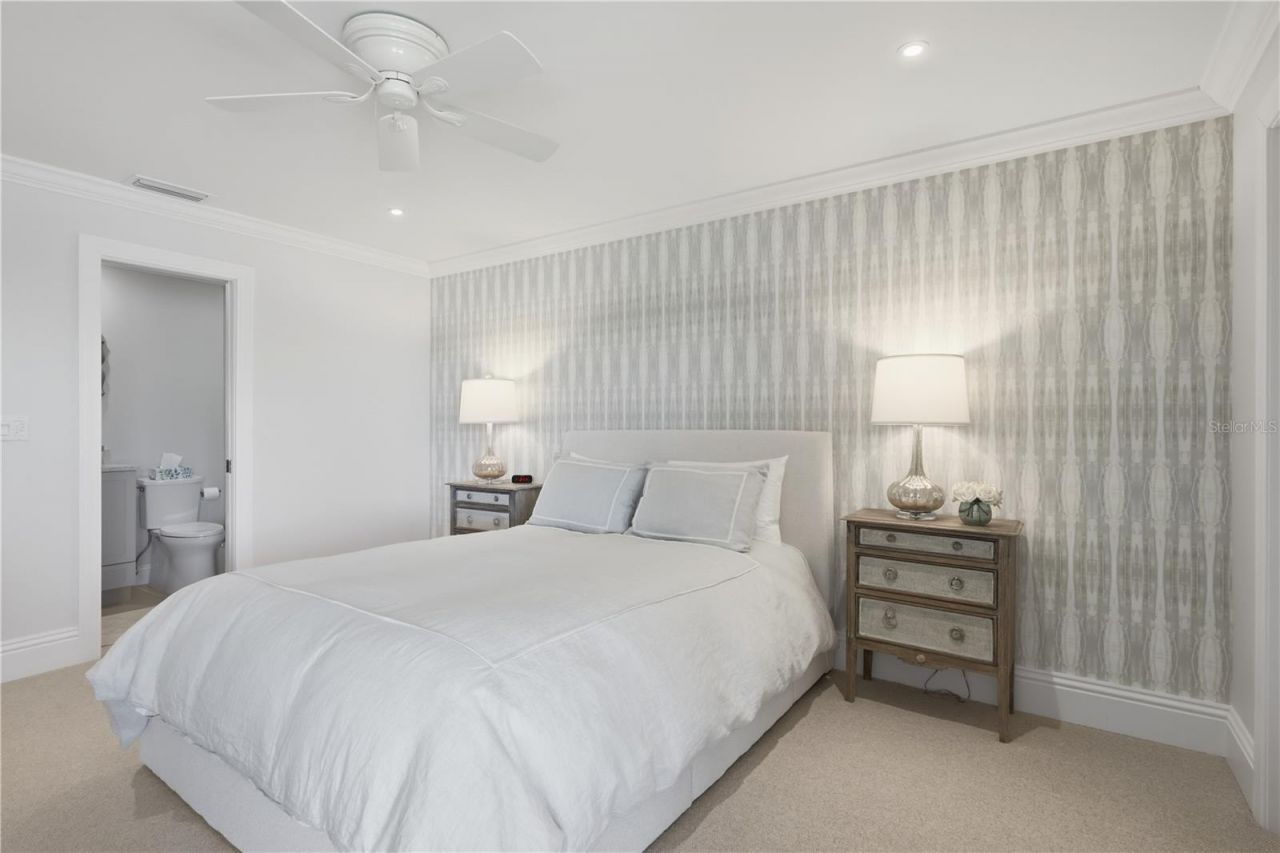 600 Manatee Avenue, Unit 210, Holmes Beach, FL 34217 Photo