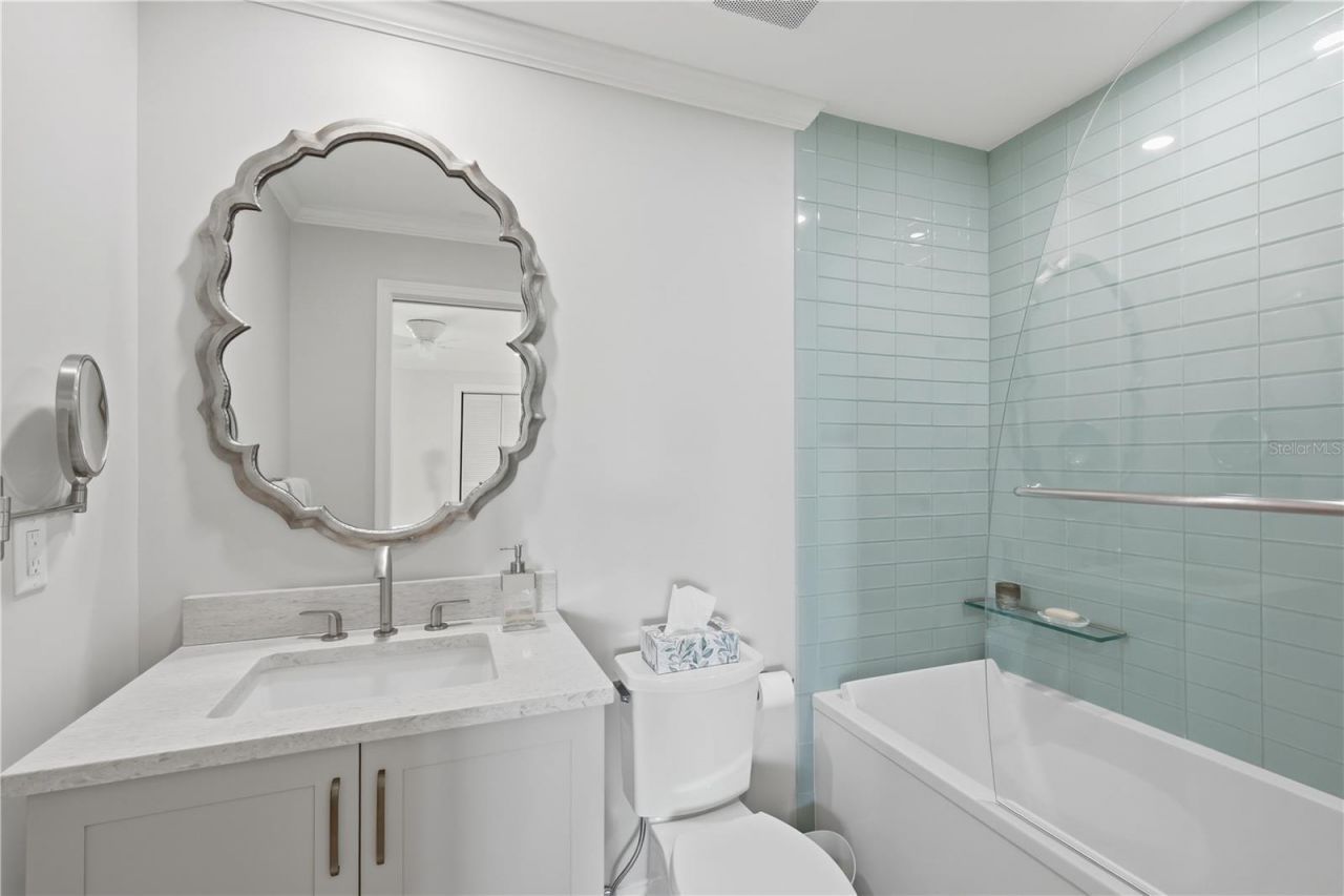 600 Manatee Avenue, Unit 210, Holmes Beach, FL 34217 Photo