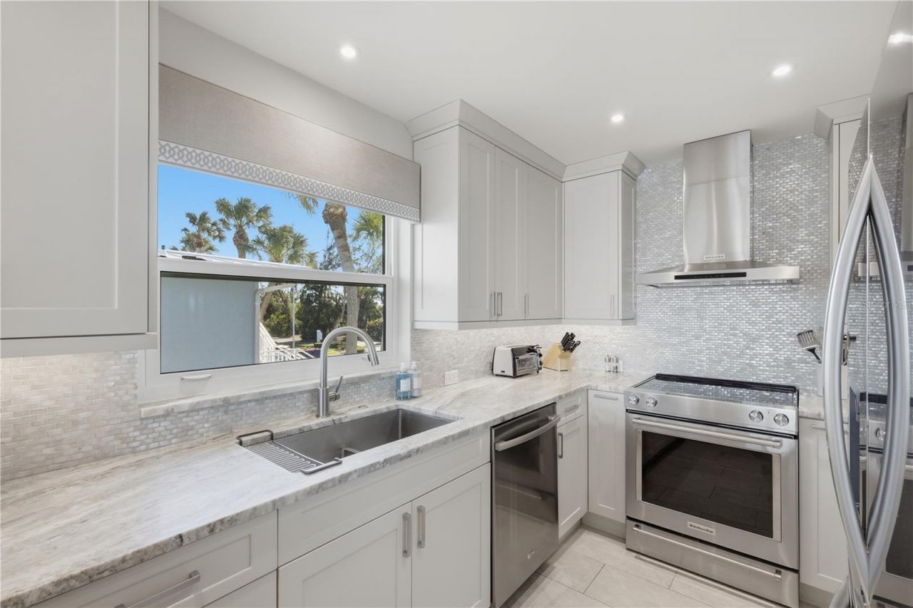 600 Manatee Avenue, Unit 210, Holmes Beach, FL 34217 Photo