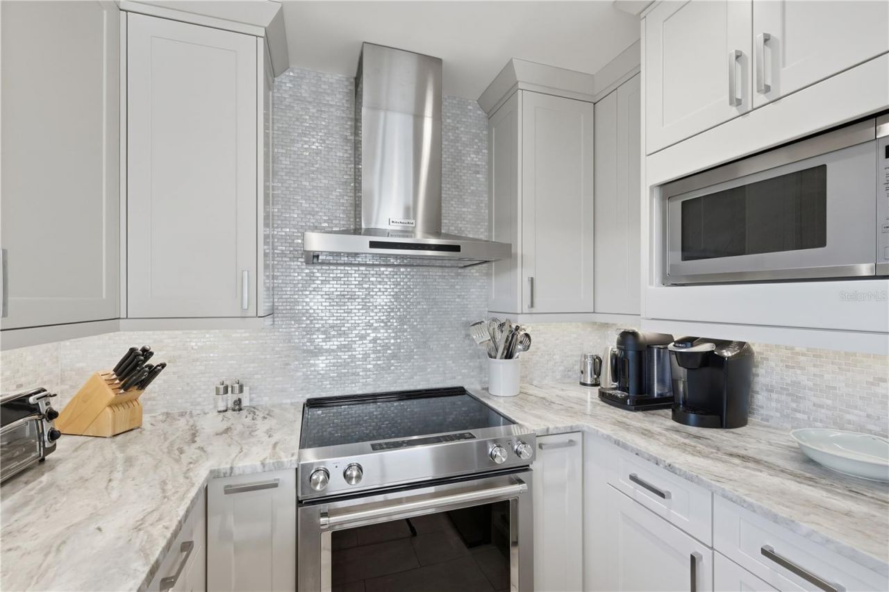 600 Manatee Avenue, Unit 210, Holmes Beach, FL 34217 Photo