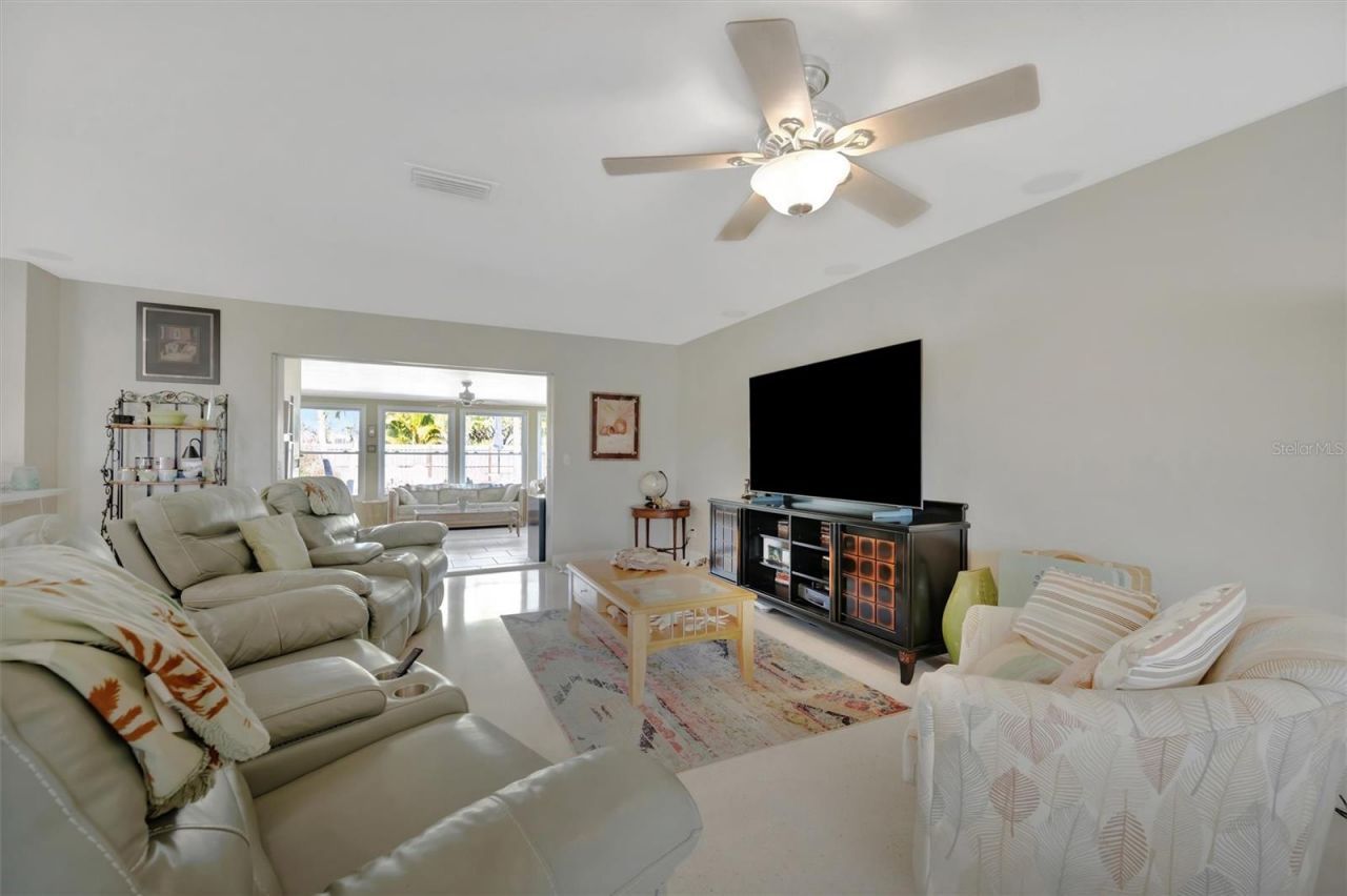 5918 8th Avenue Drive W, Bradenton, FL 34209 Photo