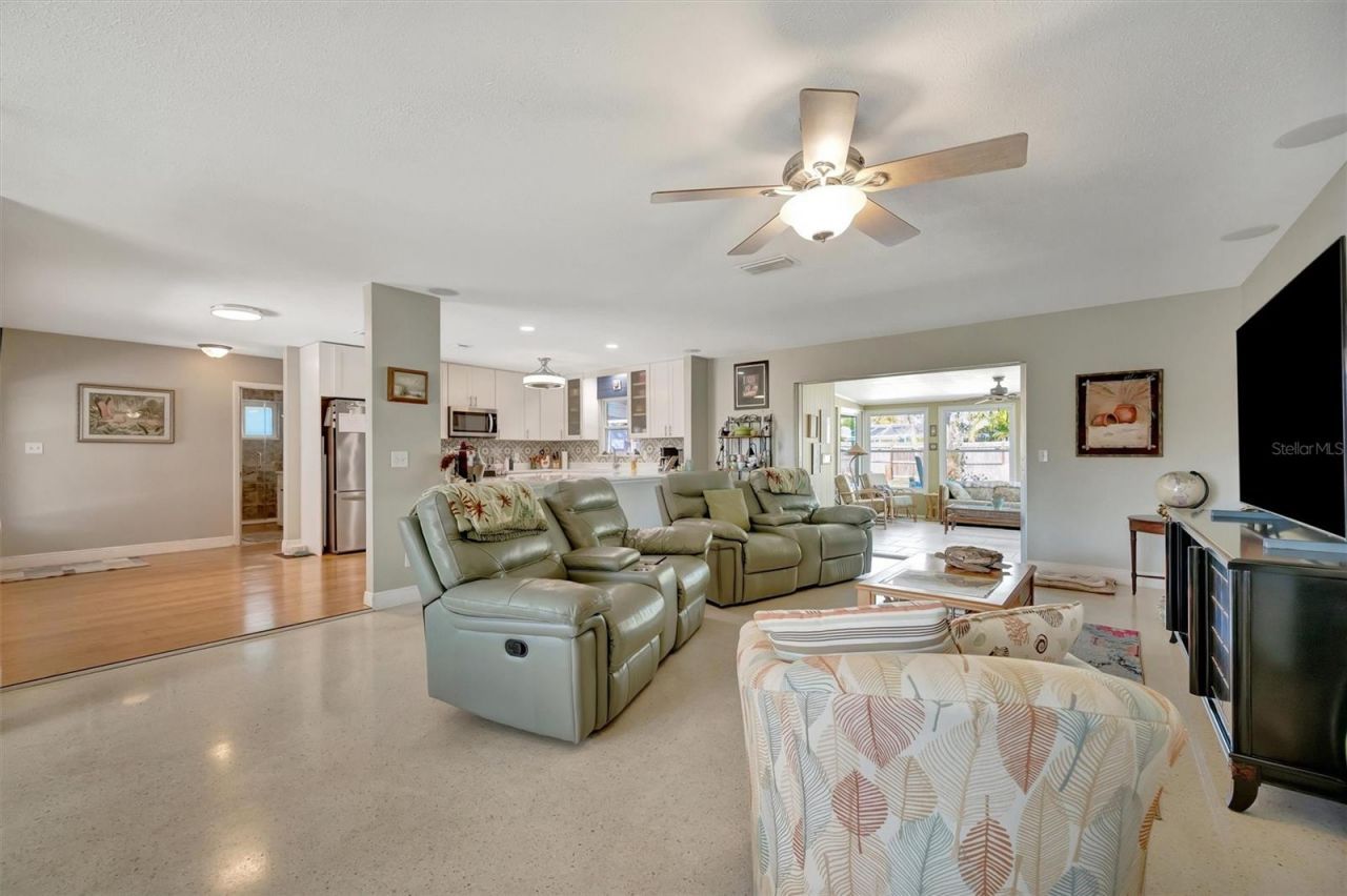 5918 8th Avenue Drive W, Bradenton, FL 34209 Photo