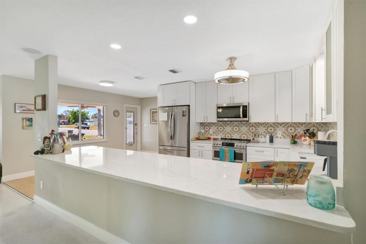 5918 8th Avenue Drive W, Bradenton, FL 34209 Photo