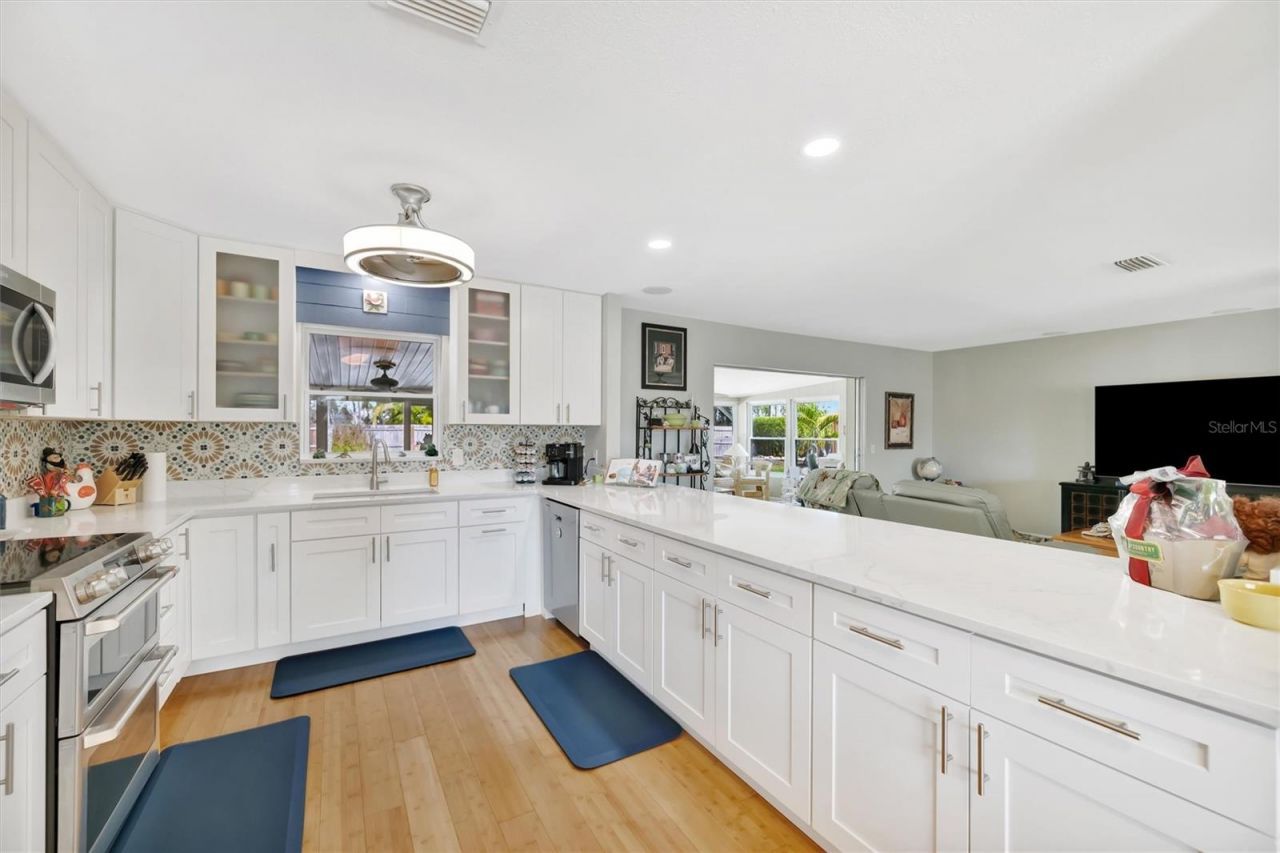 5918 8th Avenue Drive W, Bradenton, FL 34209 Photo