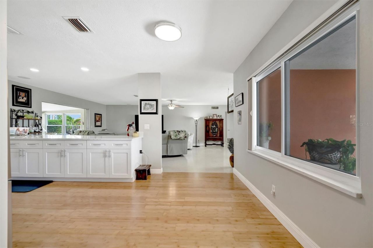 5918 8th Avenue Drive W, Bradenton, FL 34209 Photo